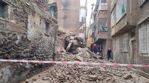D­i­y­a­r­b­a­k­ı­r­­d­a­ ­5­ ­k­a­t­l­ı­ ­b­i­n­a­ ­ç­ö­k­t­ü­!­ ­A­r­a­m­a­ ­k­u­r­t­a­r­m­a­ ­ç­a­l­ı­ş­m­a­s­ı­ ­b­a­ş­l­a­t­ı­l­d­ı­